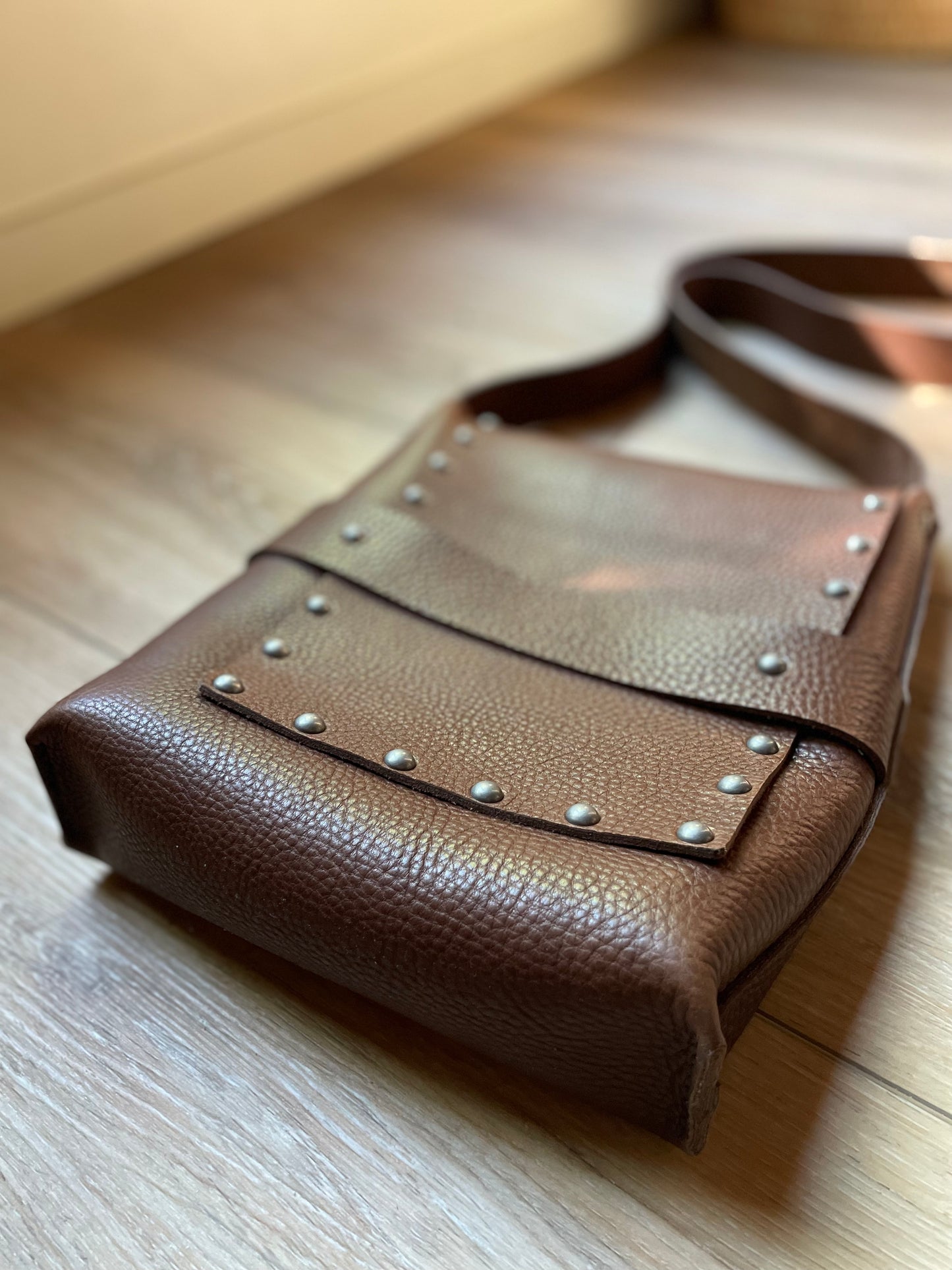 Medium Messenger Bag - Chestnut