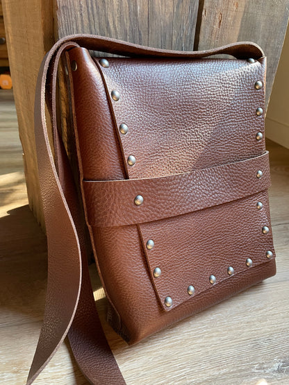 Medium Messenger Bag - Chestnut
