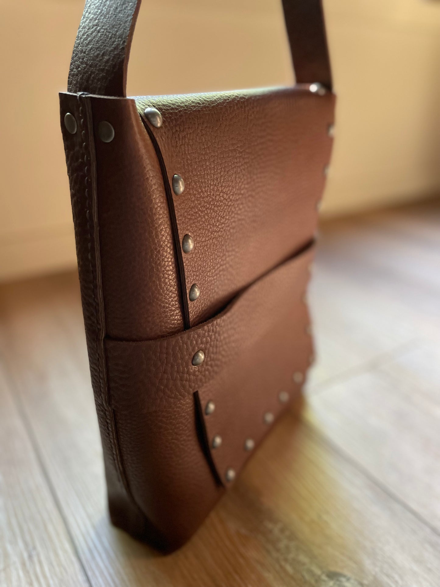 Medium Messenger Bag - Chestnut