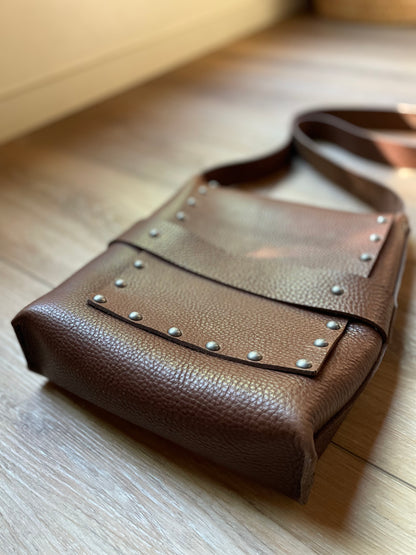 Medium Messenger Bag - Chestnut