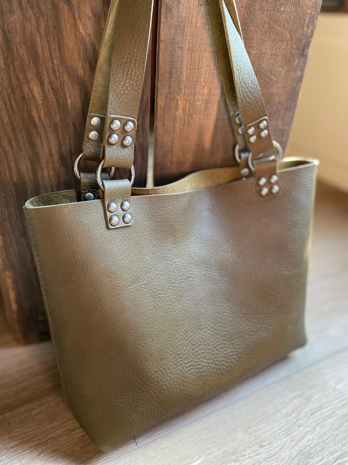Medium Tote - Olive