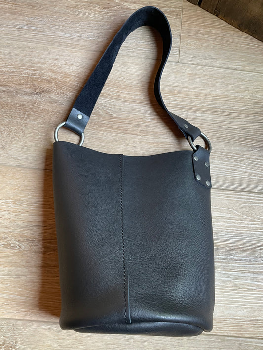 Medium Bucket Bag - Black Glovetan