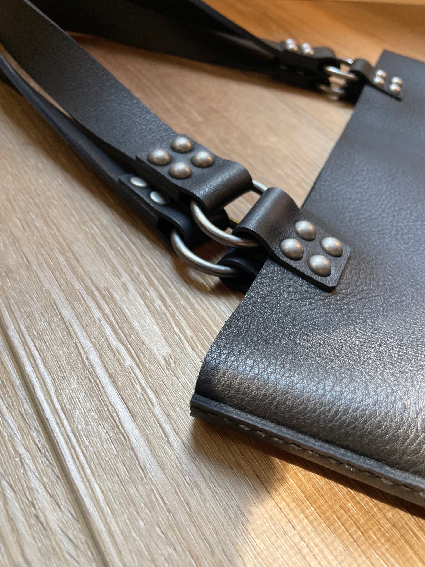 Medium Tote - Black