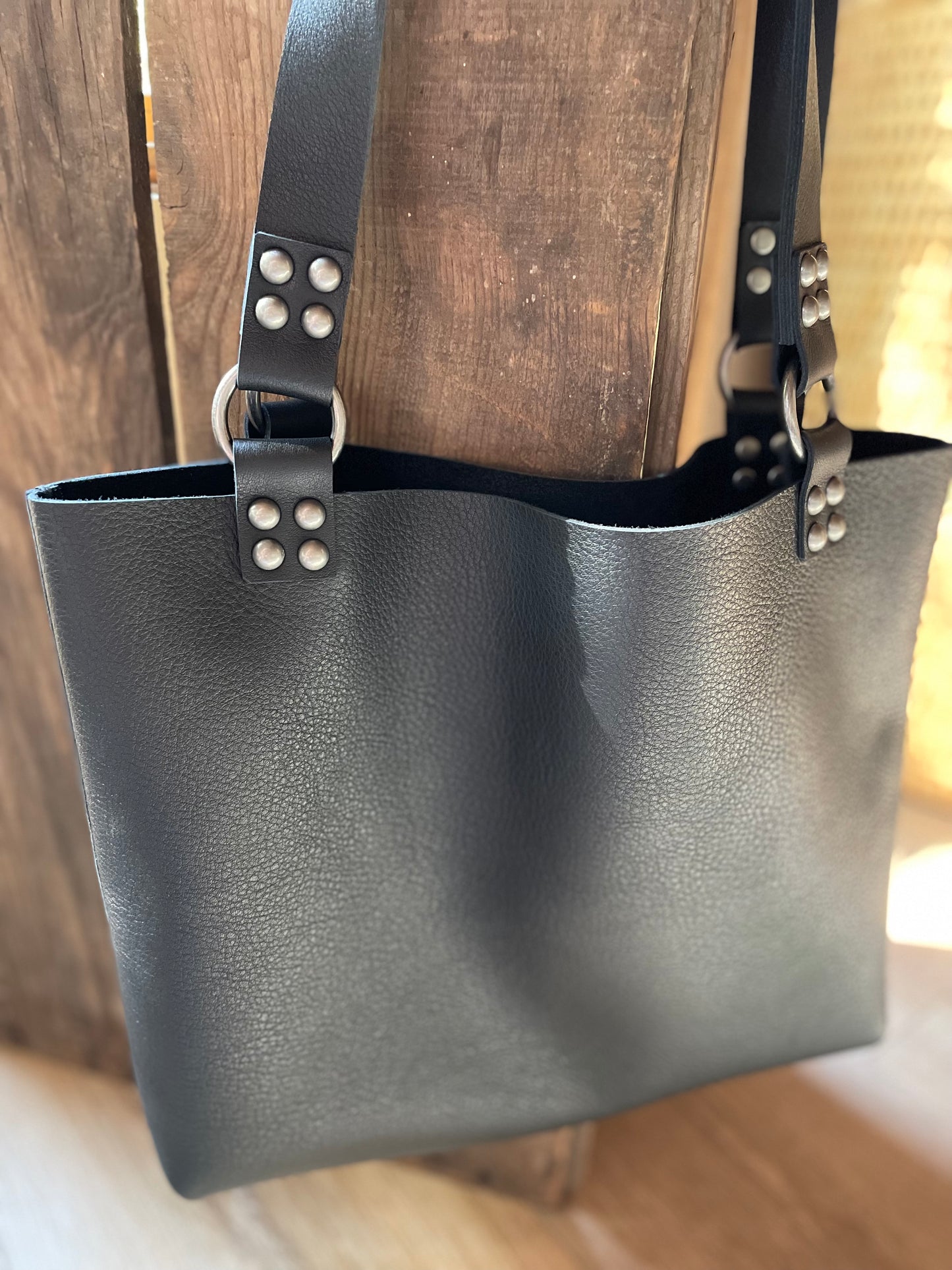 Medium Tote - Black