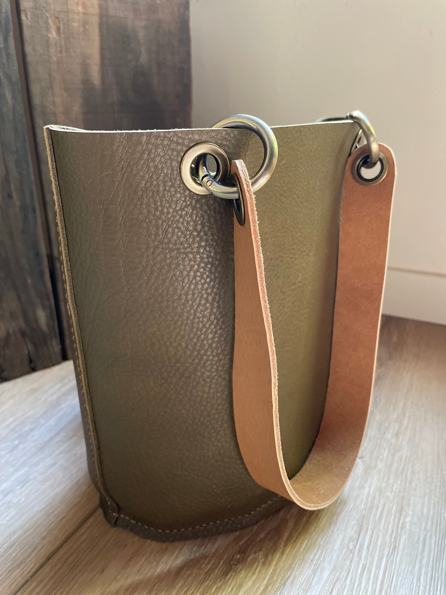 Medium Oval bottom Bag - Olive & Tan