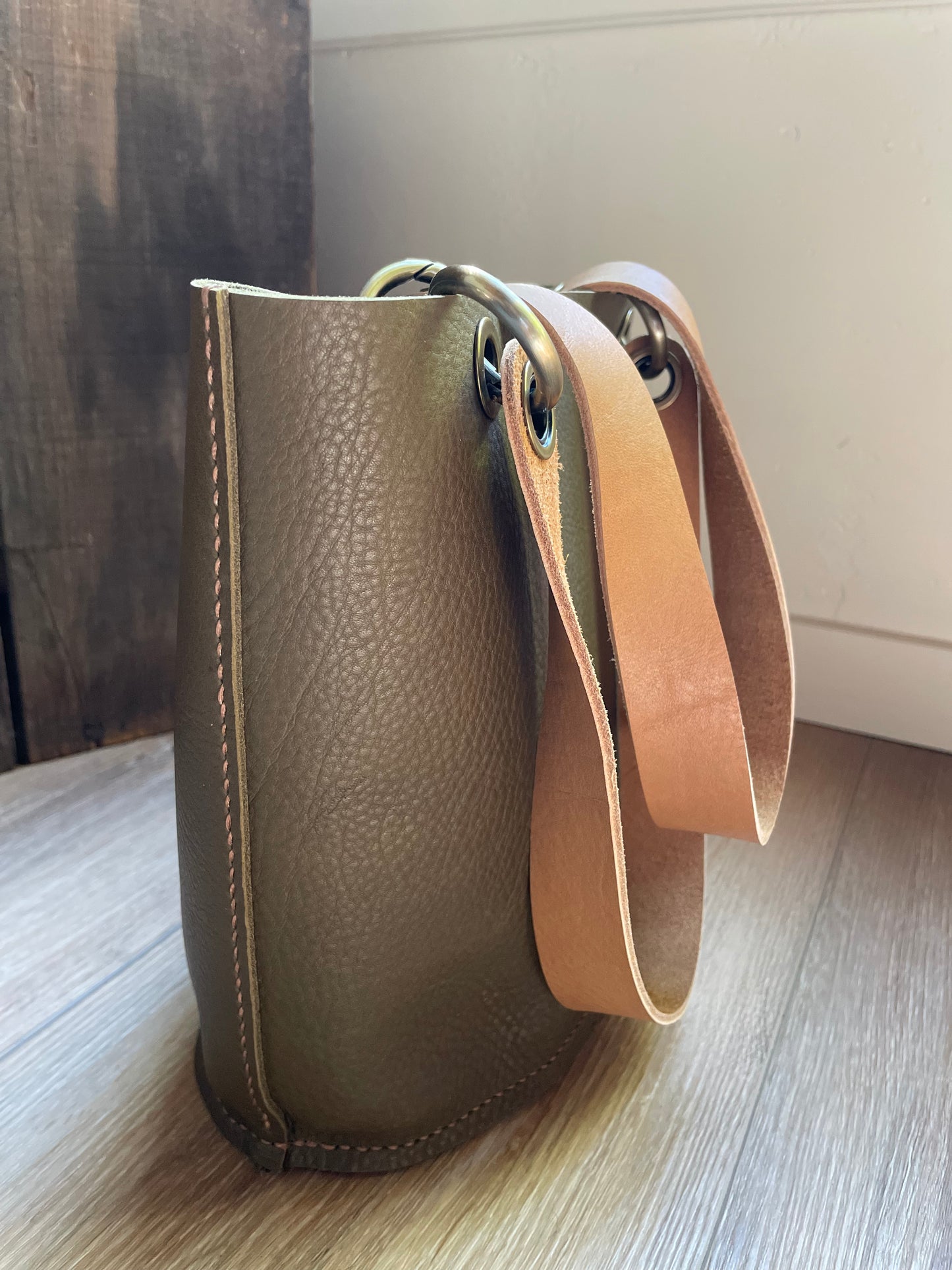 Medium Oval bottom Bag - Olive & Tan