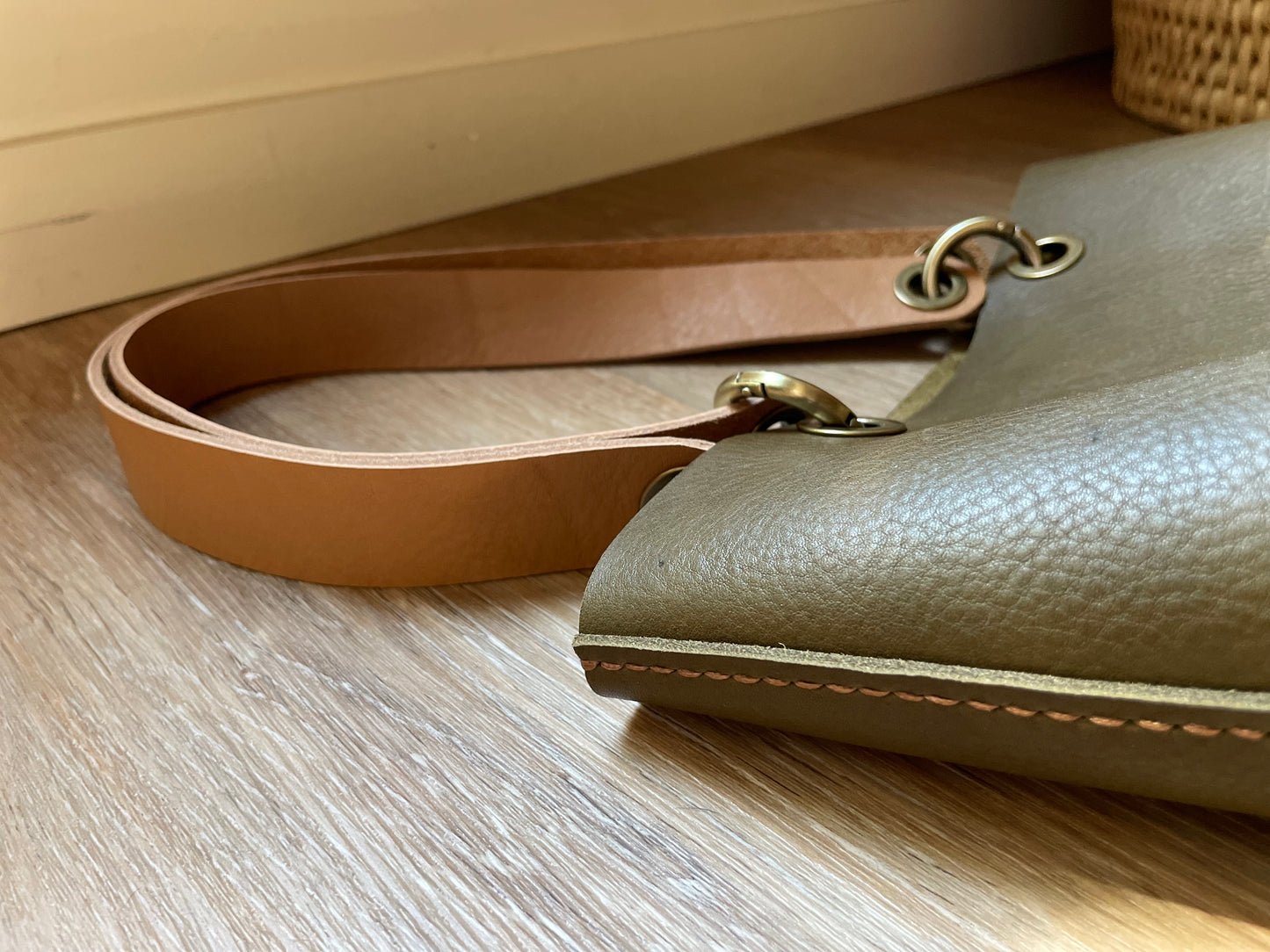 Medium Oval bottom Bag - Olive & Tan