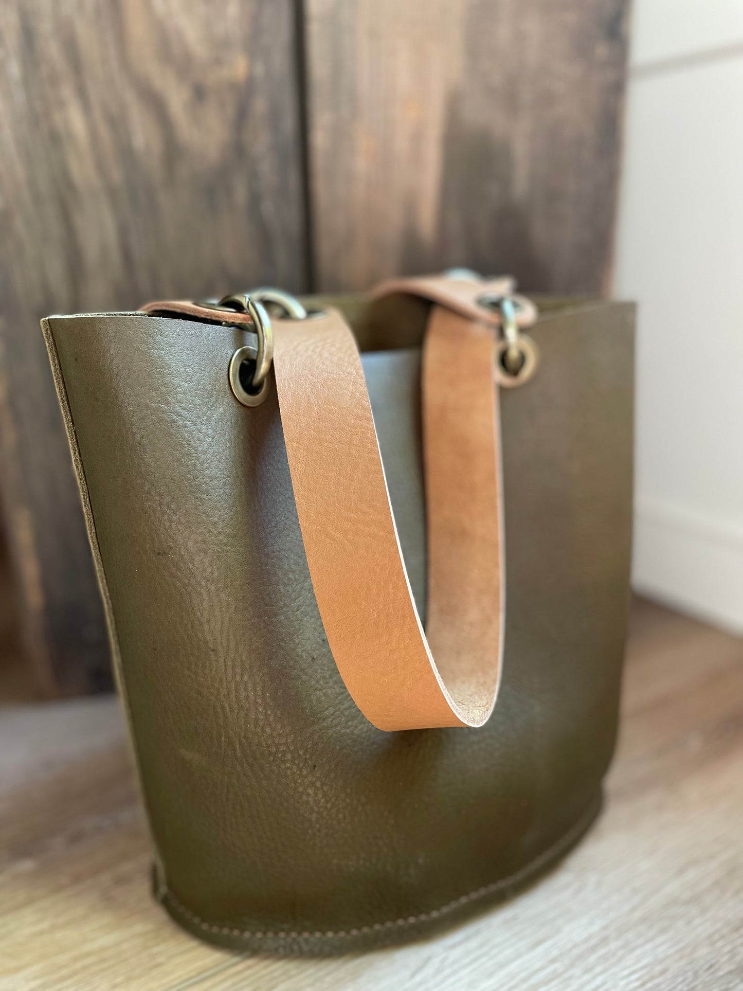 Medium Oval bottom Bag - Olive & Tan
