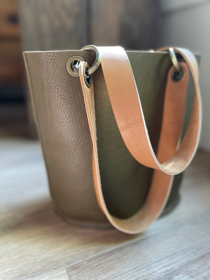 Medium Oval bottom Bag - Olive & Tan