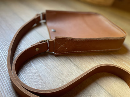 Almost Square Sleek Saddle Bag - Havanna Cigar
