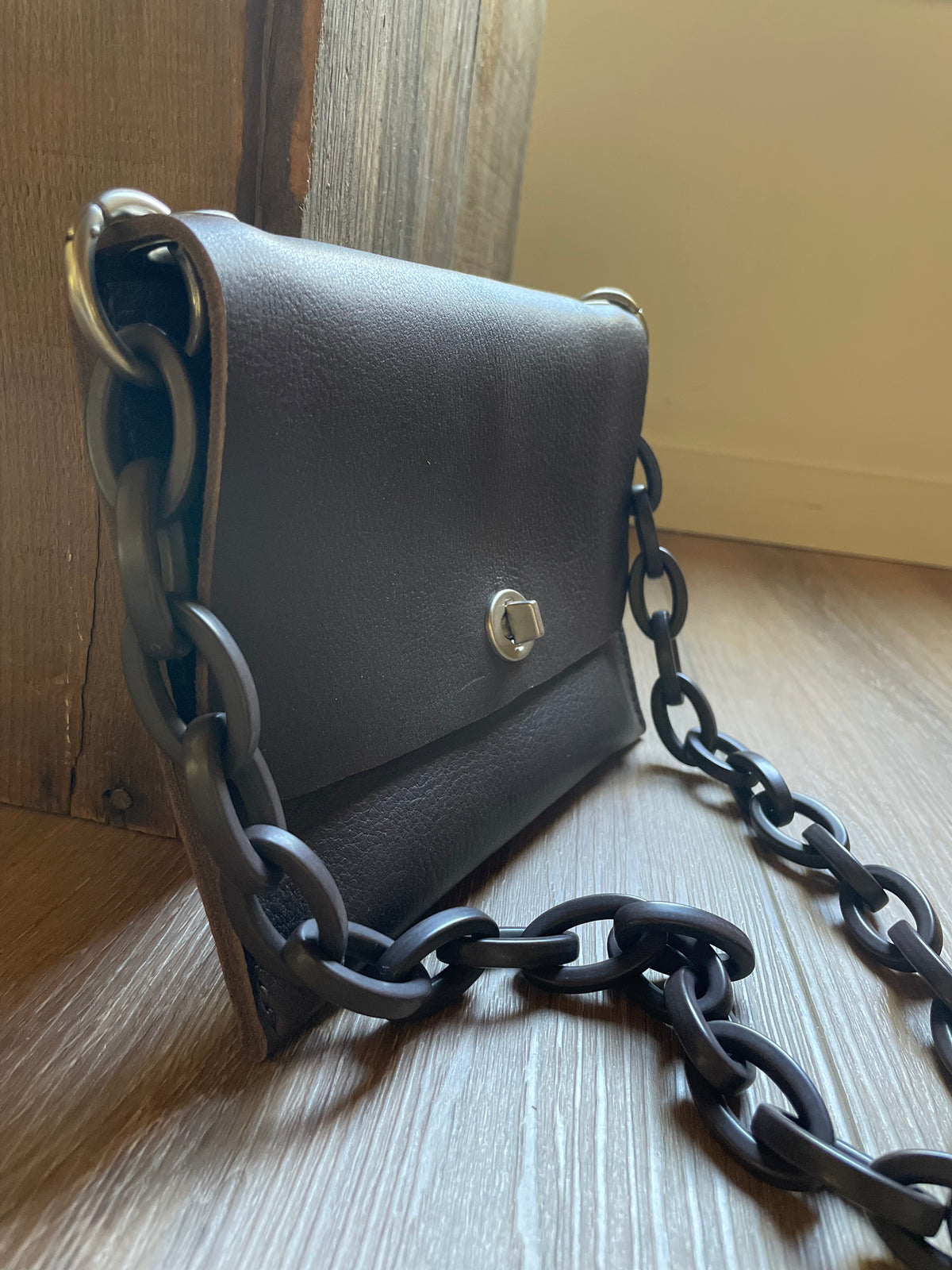 The jbrand Pochette - Chocolate