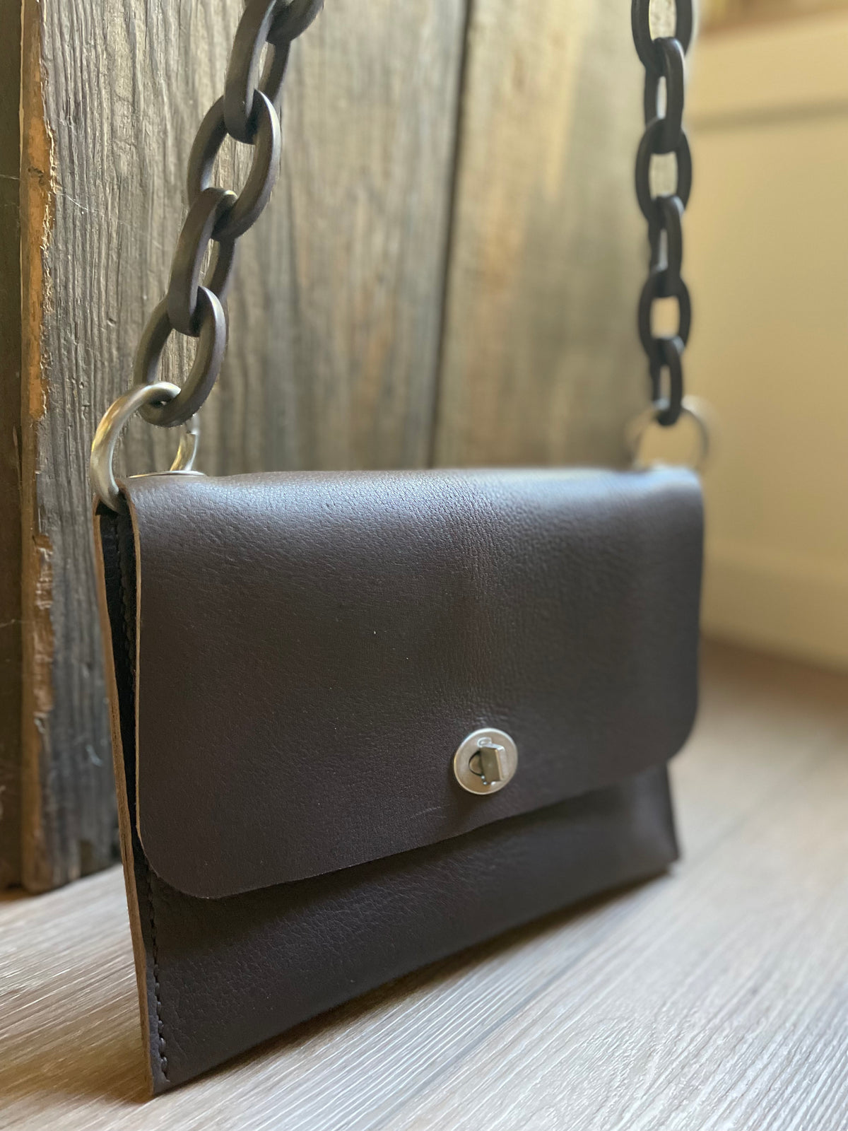 The jbrand Pochette - Chocolate